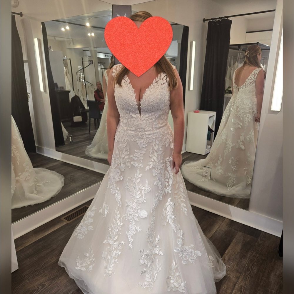 Elegant White Lace Wedding Dress
